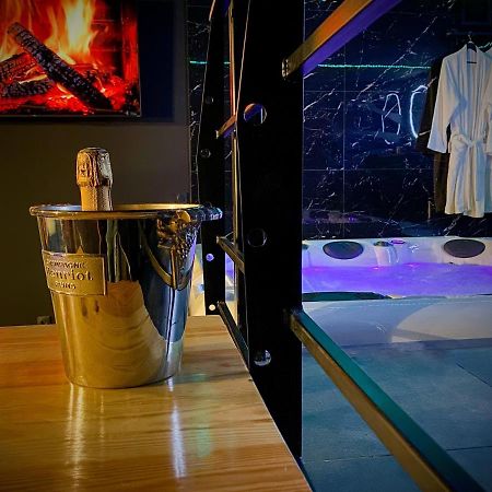 Loveroom Avec Jacuzzi 01 Chazey-sur-Ain Exteriör bild